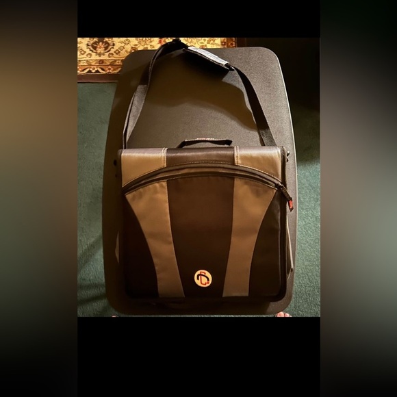 Case it Binder. $20 - Picture 3 of 8